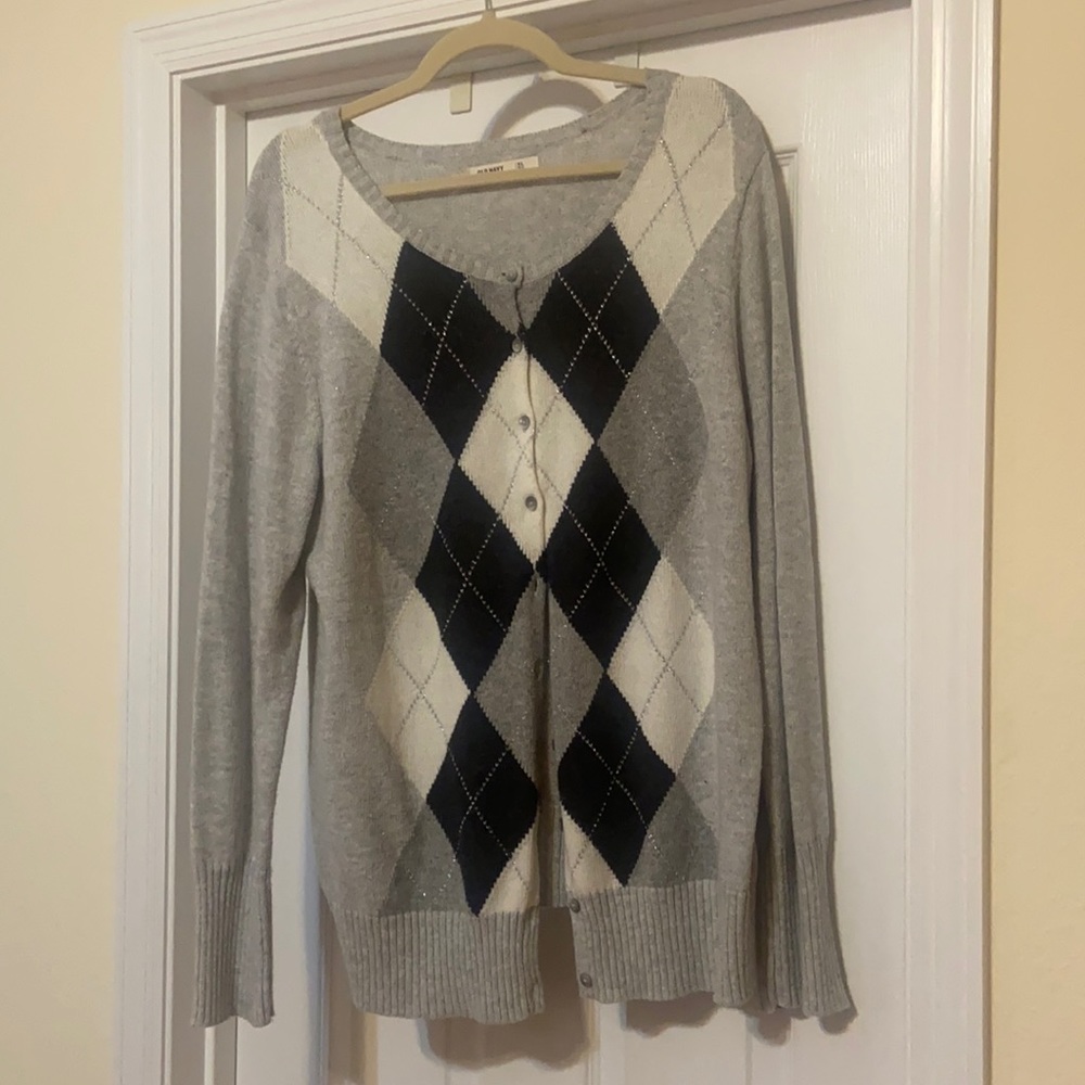 Old Navy argyle patterned buttoned sweater !!